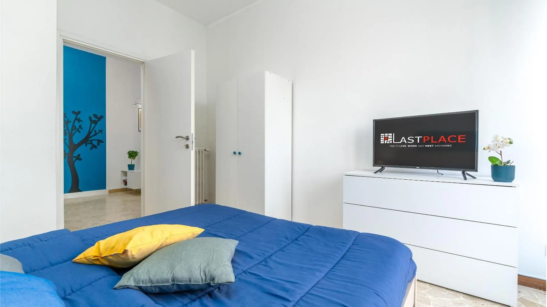 Blue Apartment Cesano Boscone Italien