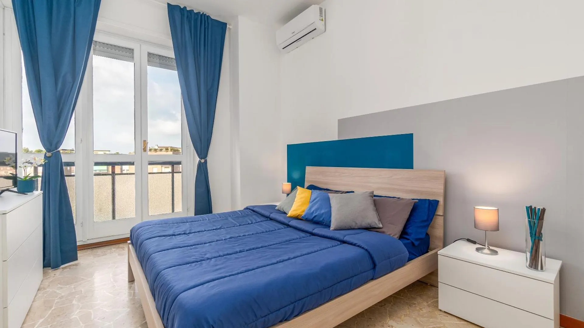 Blue Apartment Cesano Boscone Italien
